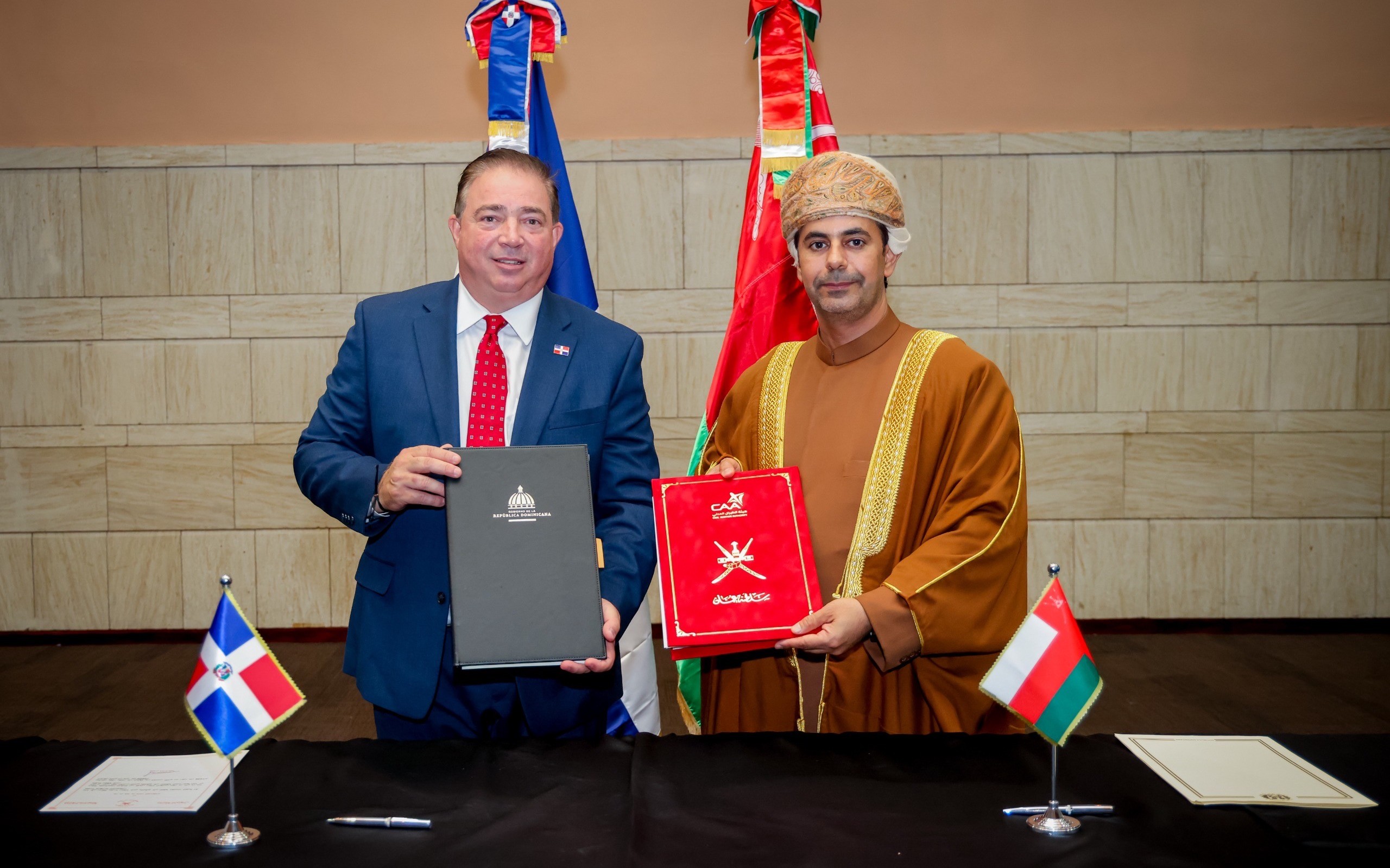 سلطنة عُمان توقع أربع اتفاقيات في مجال خدمات النقل الجوي مع عددٍ من الدول