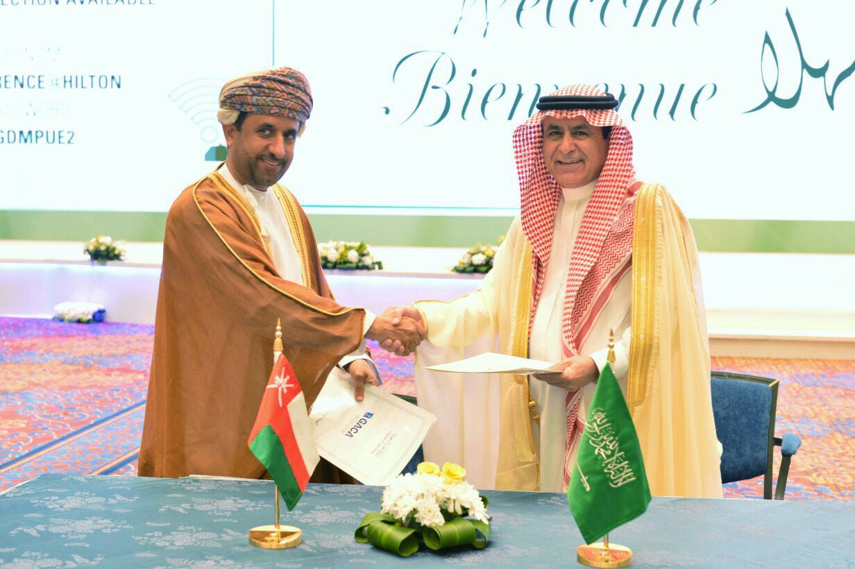 السلطنة توقع اتفاقاً مع المملكة العربية السعودية حول تشغيل (112) رحلة أسبوعية بين البلدين