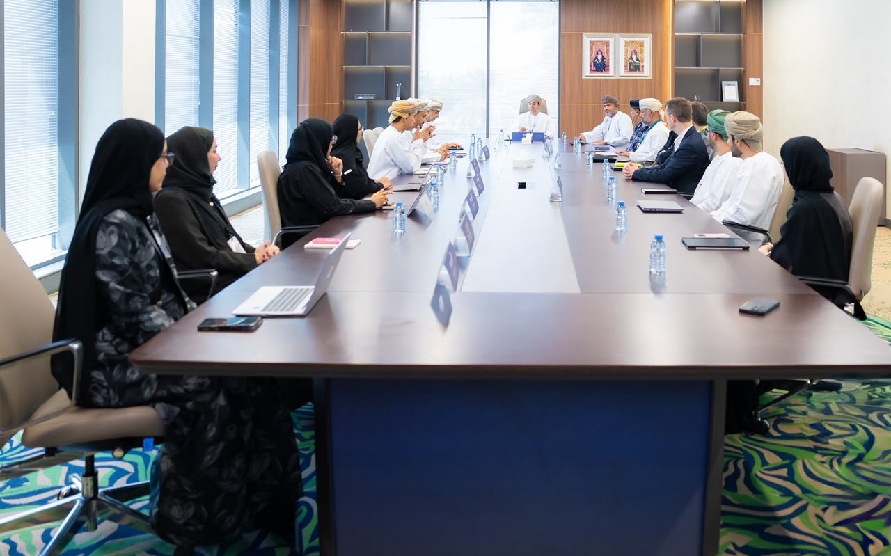 اللجنة الإشرافية للإستراتيجية الوطنية للطيران 2040 تتابع وتيرة التنفيذ وتعزيز حركة المسافرين والشحن
